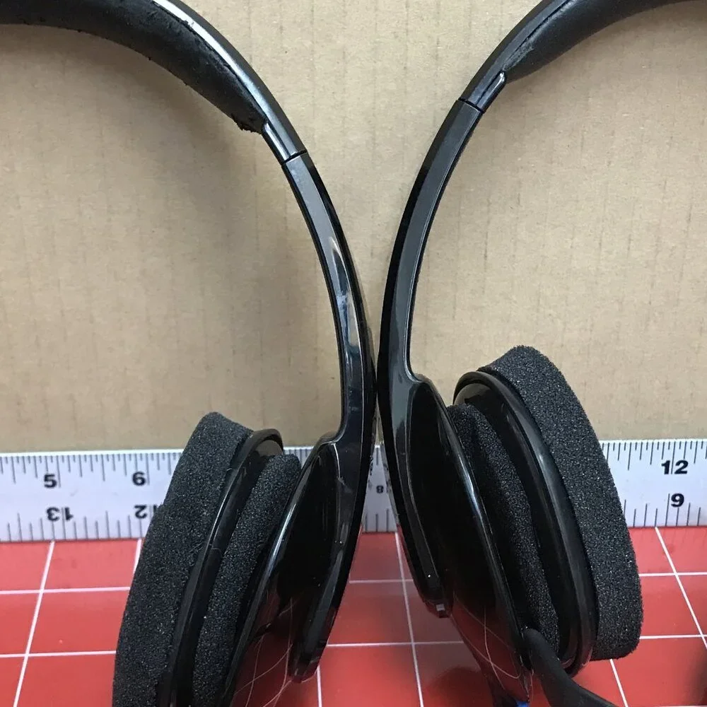 2 Logitech H540 USB Headsets